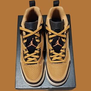 🚻6.5Y — Jordan Spizike Low (GS) FQ1759-202 [FLAX/BOROQUE-BROWN/BLACK/SANDDRIFT]